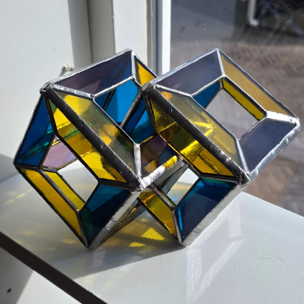 Tiffany verweven kubussen 3d Studio dijkwater tiffany verweven kubussen 3d 800px 72dpi